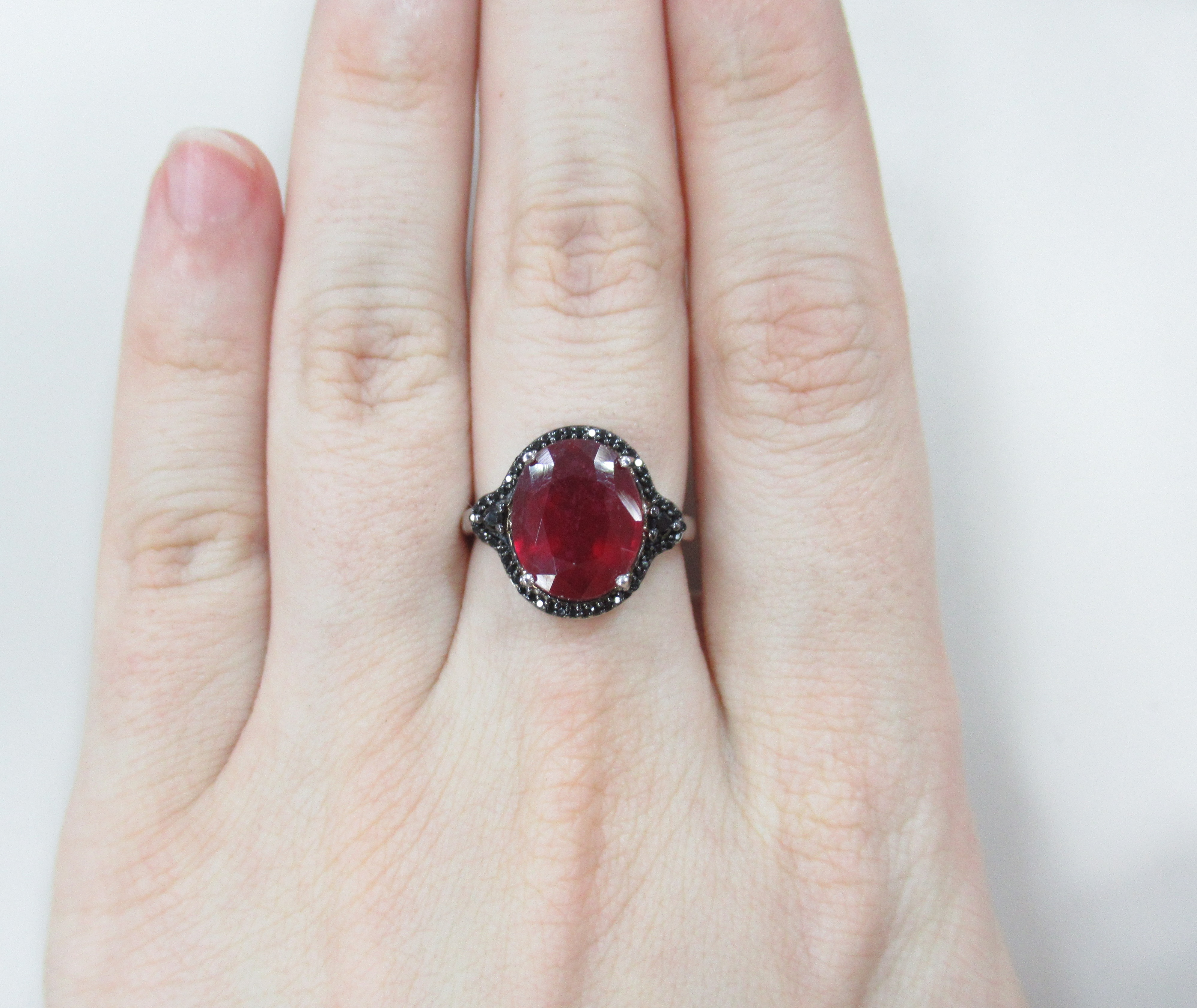 Серебряное кольцо с рубином